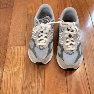 New Balance size 5 (kids unisex)